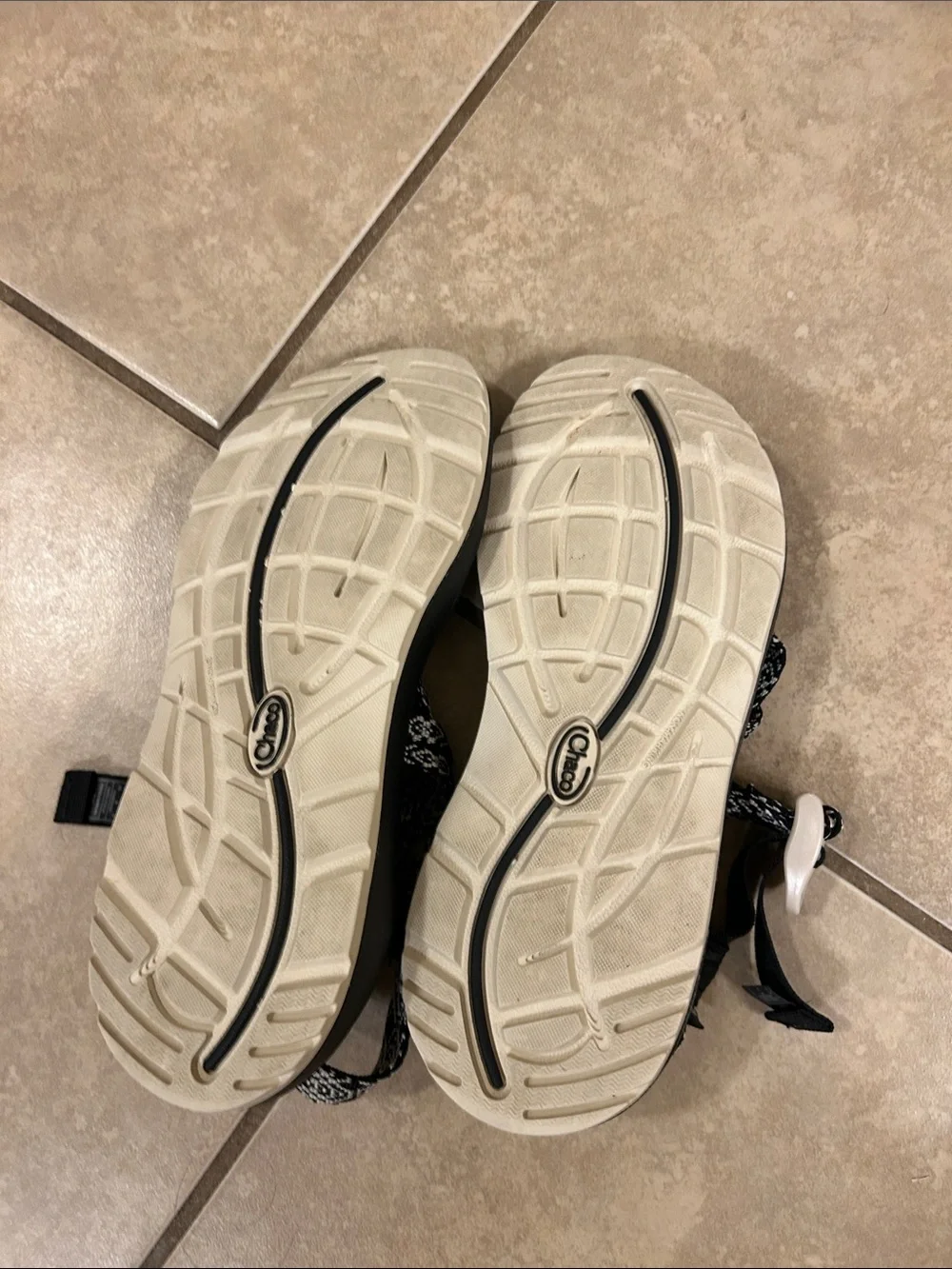 Chaco 8 black and white sandals